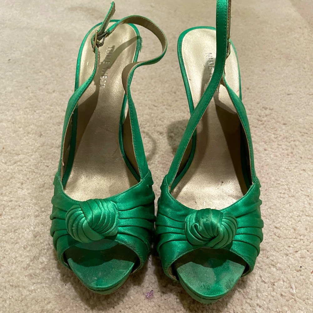 Gently used Nine West green NWLuxious heels in size 8!